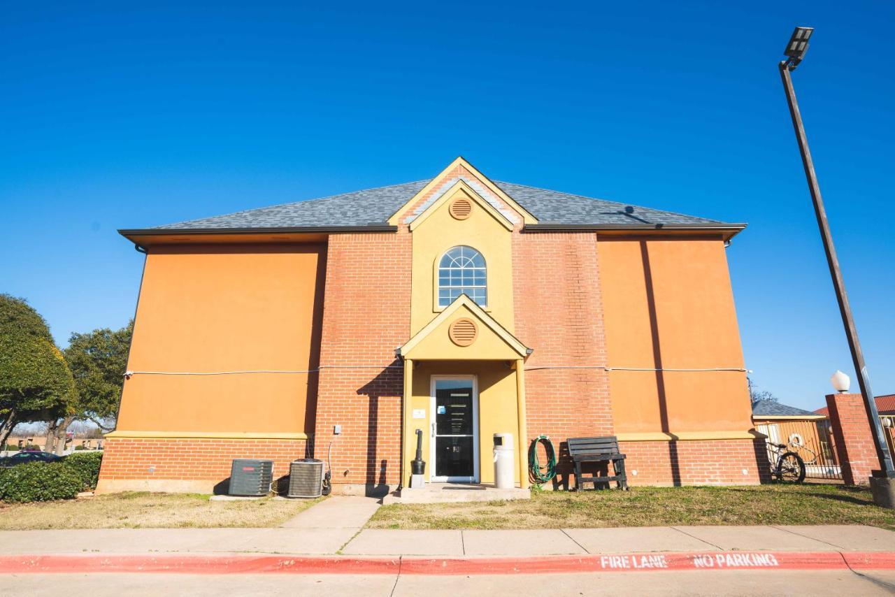 Regency Inn & Suites Dfw Euless Exterior photo